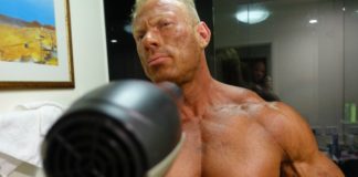 Die erste Schicht Farbe für Dennis Wolf vor den Arnold Classic Australia 2018 Die erste Schicht Farbe für Dennis Wolf vor den Arnold Classic Australia 2018