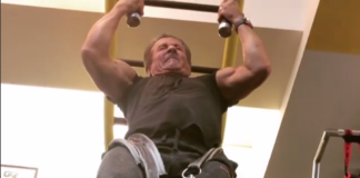 Sylvester Stallone Klimmzüge