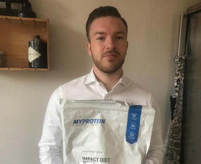 Brite gesteht vor Gericht: Tote Maus in Whey von MyProtein war eine komplette Lüge! Brite gesteht vor Gericht: Tote Maus in Whey von MyProtein war eine komplette Lüge!