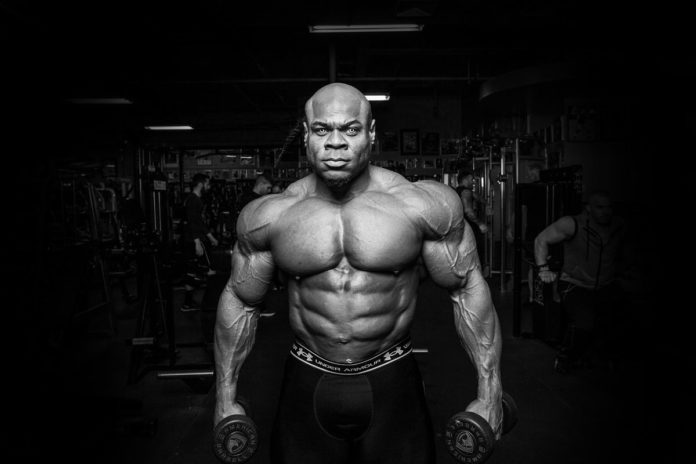 Kai Greene erklärt, warum er immer noch wie ein Profi-Bodybuilder aussieht! Kai Greene erklärt, warum er immer noch wie ein Profi-Bodybuilder aussieht!