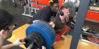 Schwere Kniebeugen mit Adolf Burkhard und John "The African Rhino" Gomez
