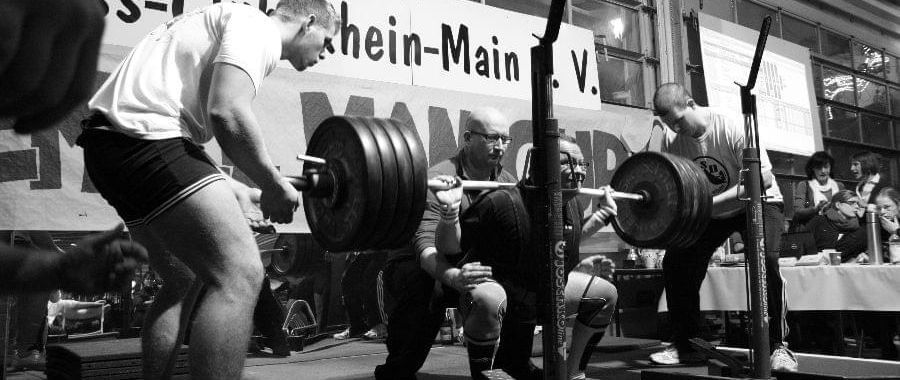 Tiefe Kniebeugen sind nicht nur im Powerlifting gefragt