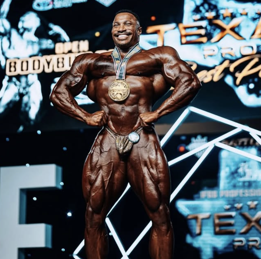 Open Bodybuilder Patrick Moore kehrt 2026 überraschend auf den Olympia zurück
